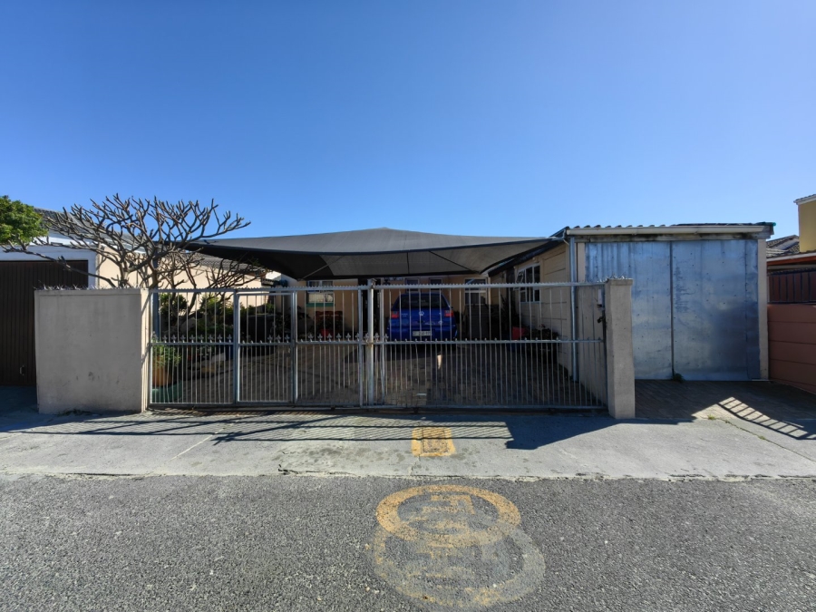 5 Bedroom Property for Sale in Beacon Valley Western Cape
